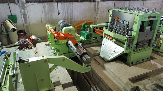Linia 6 Hi Leveler Servo przycięta na długość z trymerem krawędzi i podwójnymi układarkami